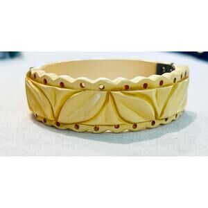 VTG Deeply Carved Cream Corn Bakelite Clamper Bangle – Floral & Scalloped Edge